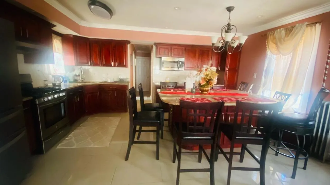 Minutes From Jfk, Beautiful Home With Peaceful, Cosy, Private Room New York 0*,  United States